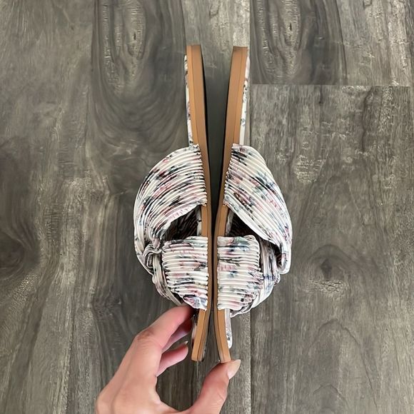 Classy, Feminine Sandals 🌸 - Picture 5 of 7